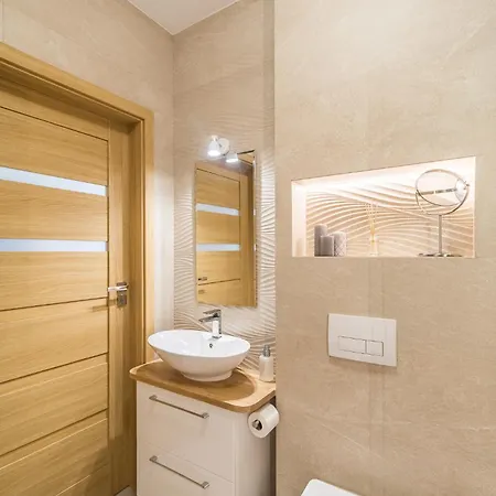 Old Town - Bus&tram Stops Nearby, Balcony - By Rentujemy