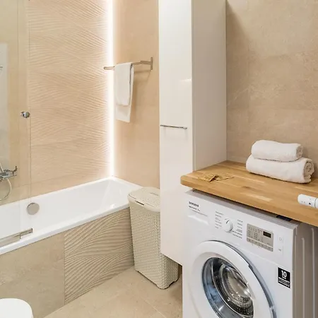 Apartmán Old Town - Bus&tram Stops Nearby, Balcony - By Rentujemy *