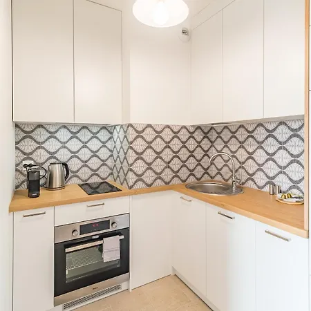 Old Town - Bus&tram Stops Nearby, Balcony - By Rentujemy דירה קרקוב