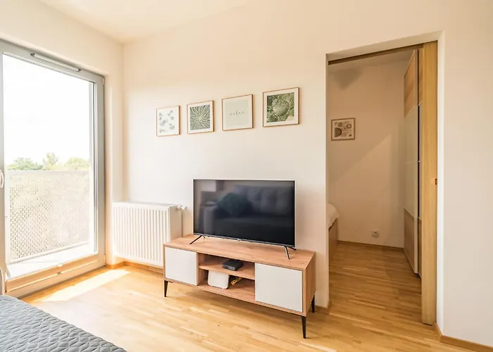 Old Town - Bus&tram Stops Nearby, Balcony - By Rentujemy Lägenhet *