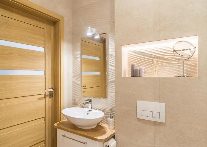 Old Town - Bus&tram Stops Nearby, Balcony - By Rentujemy