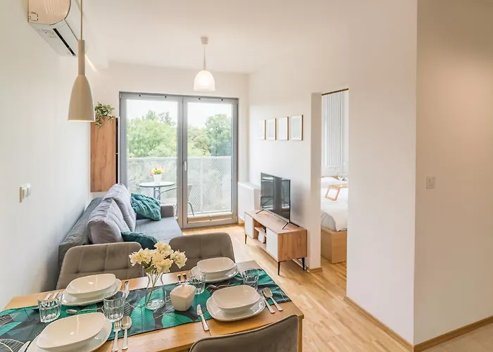 Lägenhet Old Town - Bus&tram Stops Nearby, Balcony - By Rentujemy