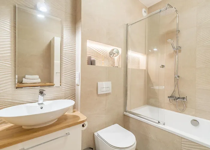 Old Town - Bus&tram Stops Nearby, Balcony - By Rentujemy Apartment Krakow