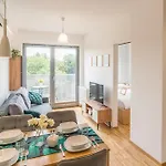 Apartamento Old Town - Bus&tram Stops Nearby, Balcony - By Rentujemy