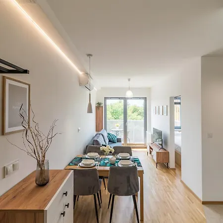 Old Town - Bus&tram Stops Nearby, Balcony - By Rentujemy Appartement Cracovie